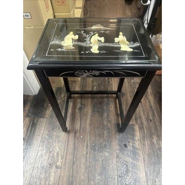Late 20th Century Oriental Black Japanese Furniture Lacquer Wood Side Table W. Glass For Sale In Miami - Image 6 of 6