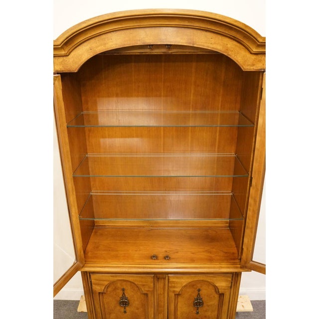 20th Century Traditional Thomasville Huntley Furniture Romano