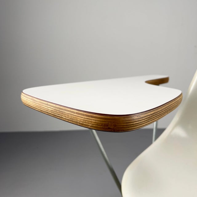 Mid-Century Modern Vintage Fiberglass Model DSS-TA Side Chair in White by Charles & Ray Eames for Herman Miller, 1950s For Sale - Image 3 of 14
