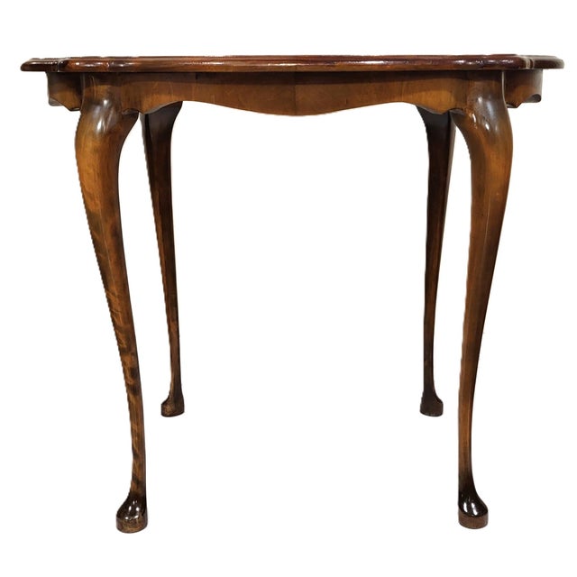 Early 20th Century English 20th C Queen Anne Style "Turtle" Form Top Walnut Side Coffee Table For Sale - Image 5 of 13