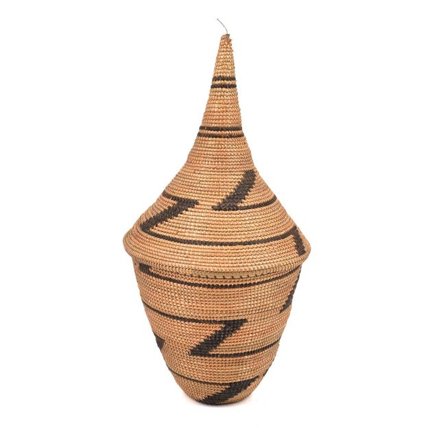 African Early 20th Century Tutsi Basket with Lid Rwanda For Sale - Image 3 of 8