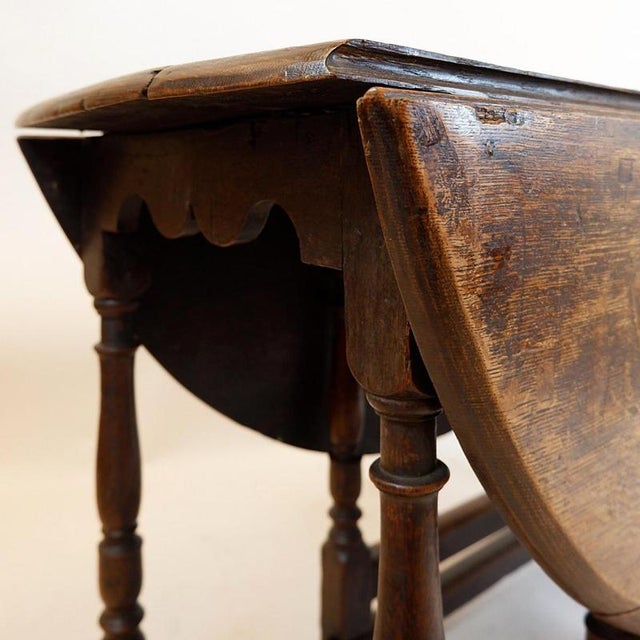 Brown 19th Century English Gate-Leg Table with Flaps and Turned Legs For Sale - Image 8 of 11