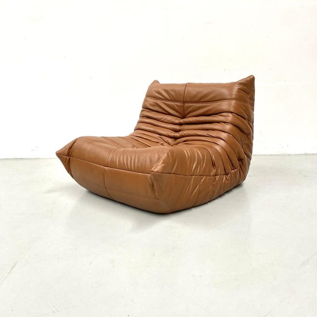 Mid-Century Modern Togo Lounge Chair in Dark Cognac Leather attributed to Michel Ducaroy for Ligne Roset For Sale - Image 3 of 12