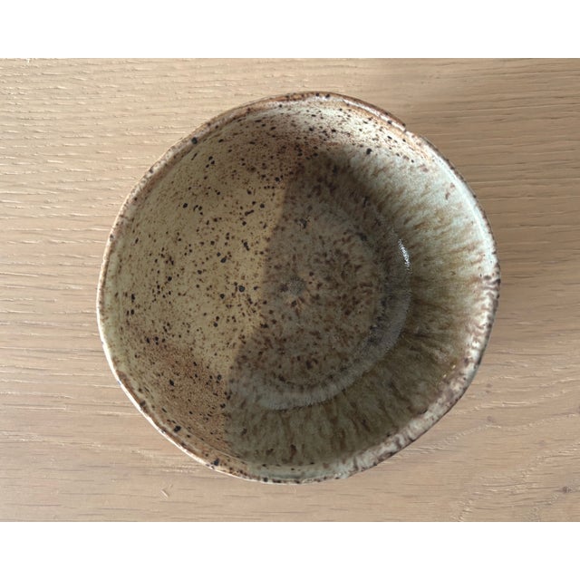 American Studio Pottery Organic Bowl With Variegated Glaze, New York For Sale - Image 4 of 5
