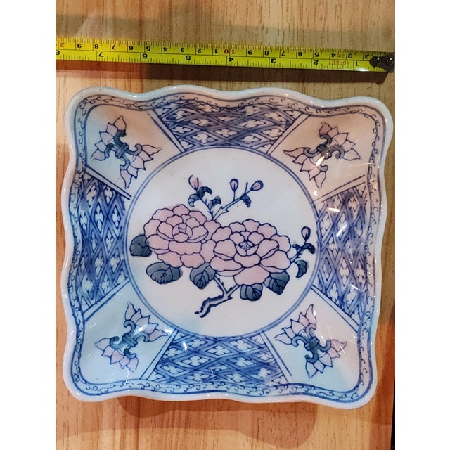 Chinoiserie Late 20th Century Chinoiserie Blue & White Square Scalloped Trinket Dish For Sale - Image 3 of 8