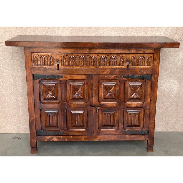 20th Century Spanish Carved Walnut Tuscan Credenza or Buffet with One-Drawer For Sale - Image 17 of 18