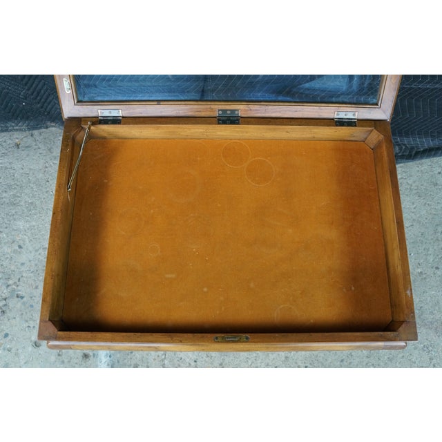 1970s Rare Pair Baker Furniture Queen Anne Walnut Burl Vitrine Display Accent Tables For Sale - Image 11 of 18