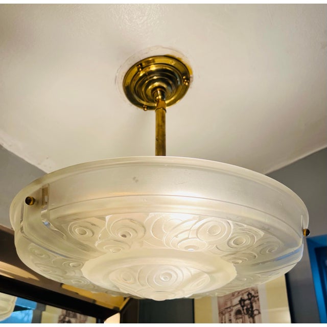 1930s 1930s Signed Sabino France Art Deco Frosted Glass Plafonnier Chandelier – Sculptural 3-Light Pendant For Sale - Image 5 of 10