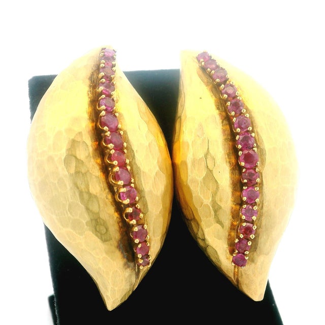 1980s Italian Forza 18k Hammered Gold and Ruby Ear Clips, Pair For Sale - Image 17 of 18