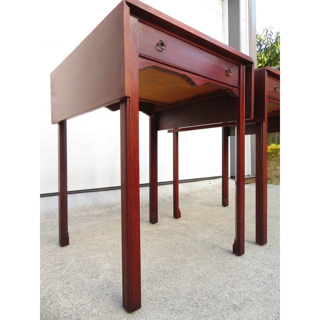 Wood Vintage Mahogany Pembroke Dropleaf Side Table Pair ~ Georgian Chippendale Federal Style For Sale - Image 7 of 18