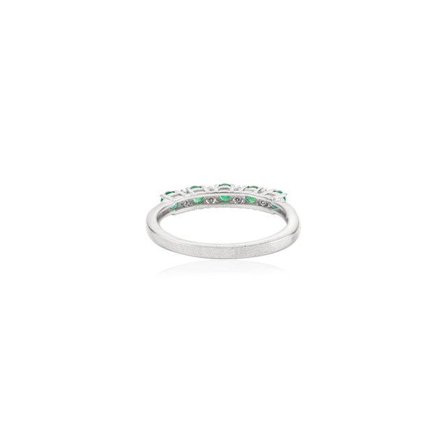 Metal Half Eternity 0.58 CTW Emerald & Diamond Alternating Stackable Band Ring for Women - Size 6.5 For Sale - Image 7 of 11