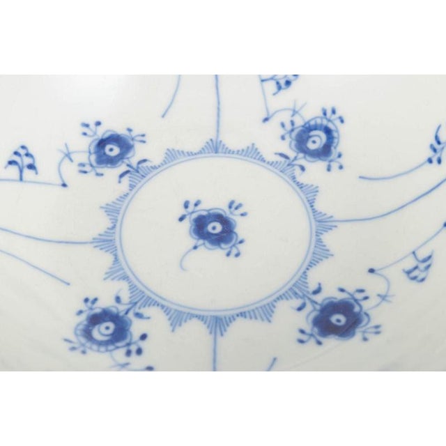 Porcelain Bowl in Blue Fluted Plain Pattern from Royal Copenhagen, 1963 For Sale - Image 3 of 5