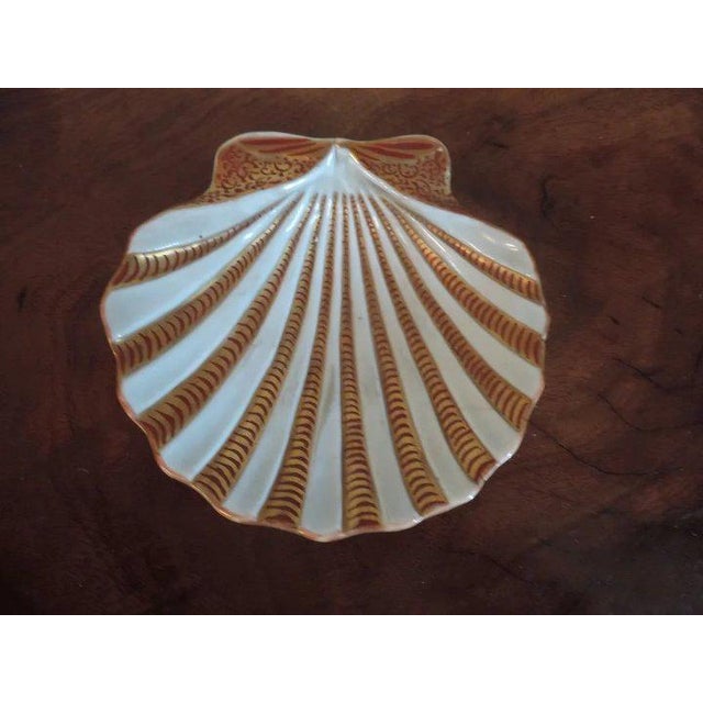 Chinese 18th Century Chinese Export Famille Rose Porcelain Scallop Shell Shape Bowl For Sale - Image 3 of 11