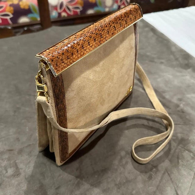An Elegant 1980s Beige Suede and Brown Leather Italian Shoulder Bag For Sale - Image 6 of 15