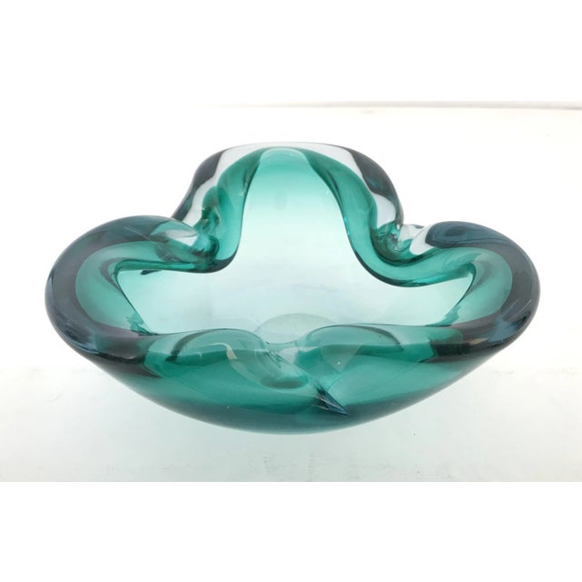 Vintage Italian green Murano glass ashtray or bowl / Made in Italy, circa 1960s Measures: diameter 6 inches, height 2.5...