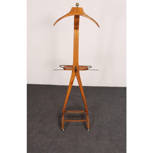 Fratelli Reguitti Sculptural Italian Modernist Beech and Brass Valet by Fratelli Reguitti For Sale - Image 4 of 18