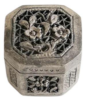 1940s Charming Metal Filigree Pillbox
