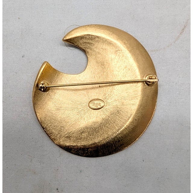 Vintage 1986 Signed Trifari Goldtone & Brown Enamel Brooch For Sale In Philadelphia - Image 6 of 7
