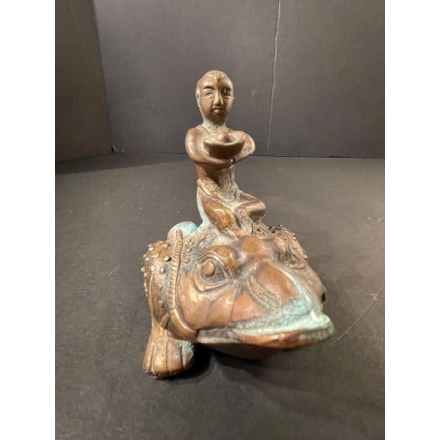 17th/18th Century Bronze of Chinese Tao Diety Liu Hai Astride His Golden, 3-Legged Toad For Sale - Image 4 of 9