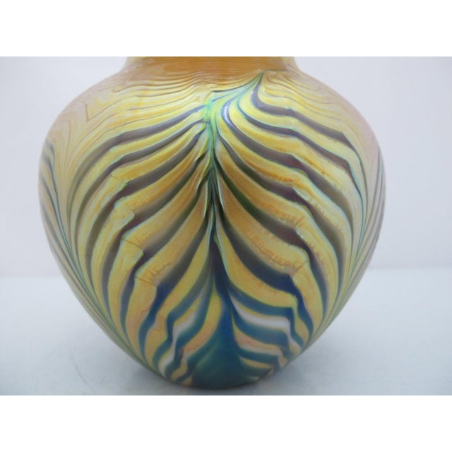 Lundberg Studios Lundberg Studios Moire Fern Heart Pulled Feather Iridescent Gold Art Glass Vase For Sale - Image 4 of 13