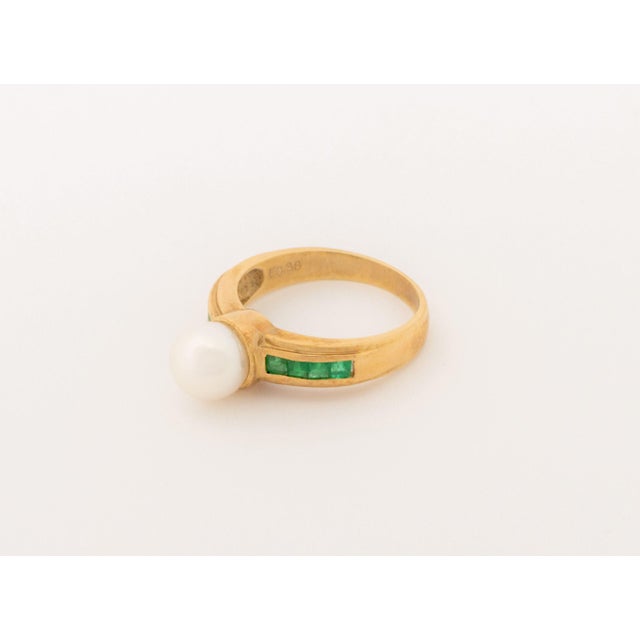 Vintage 14k Yellow Gold and Cultured Pearl Emerald Ring For Sale In New York - Image 6 of 8