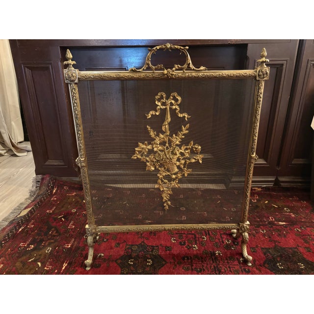 Early 20th Century French Brass Fireplace Screen With Floral & Ribbon Motifs [Sp] For Sale In Seattle - Image 6 of 9