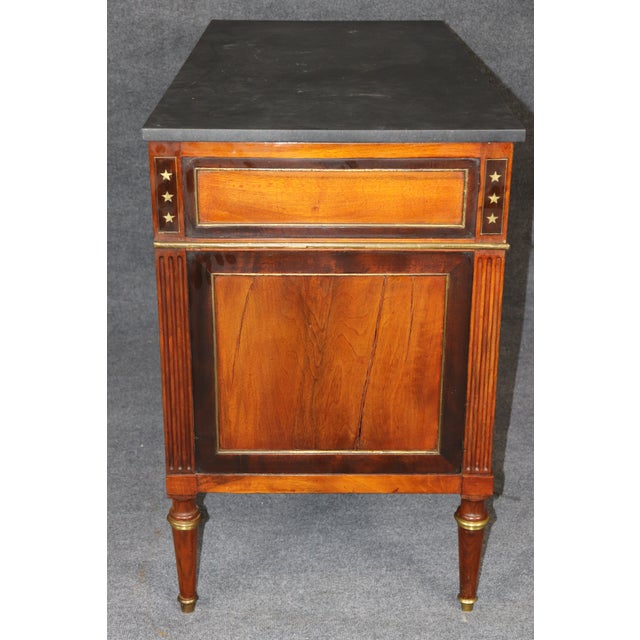 19th C French Directoire Brass Mounted Louis XVI Slate Top Commode For Sale In Philadelphia - Image 6 of 13