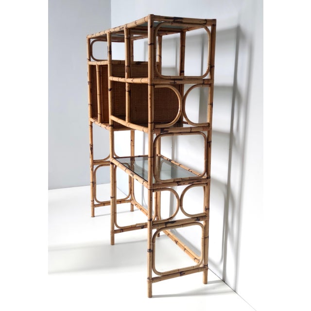 Gray Postmodern Bamboo Bookcase with Smoked Glass Shelves by Vivai del Sud, Italy, 1970s, Set of 5 For Sale - Image 8 of 18