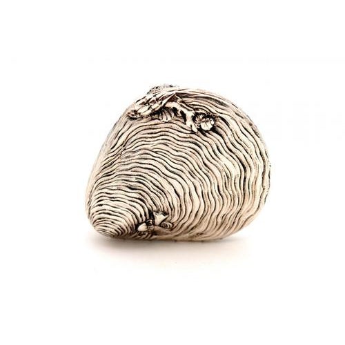 Silver Clam with Reliefs and Applications For Sale - Image 9 of 9