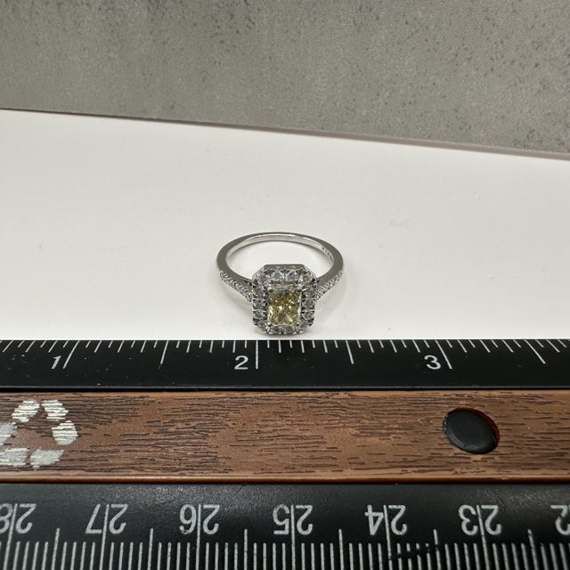 Natural Yellow Diamond Cocktail Ring 14kt White Gold 1.31ctw vs Size 6.5 For Sale In New York - Image 6 of 6