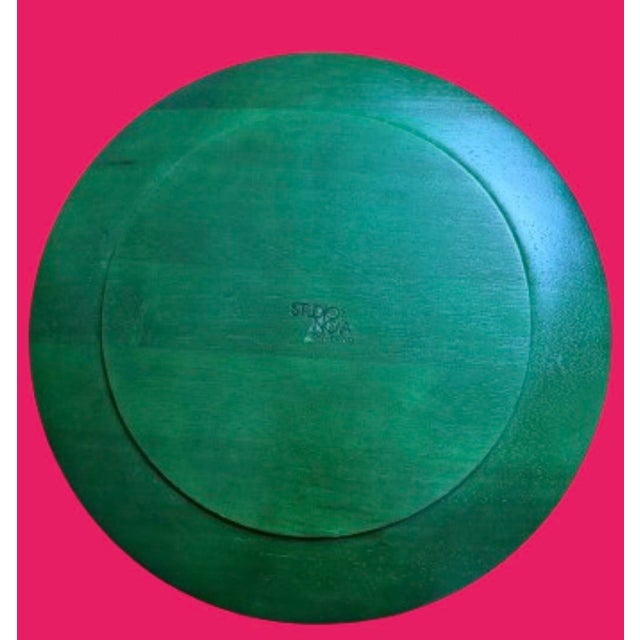 Hollywood Regency Mid 20th Century Modern Studio Nova Wood Charger Green Finish - Set of 10 For Sale - Image 4 of 11