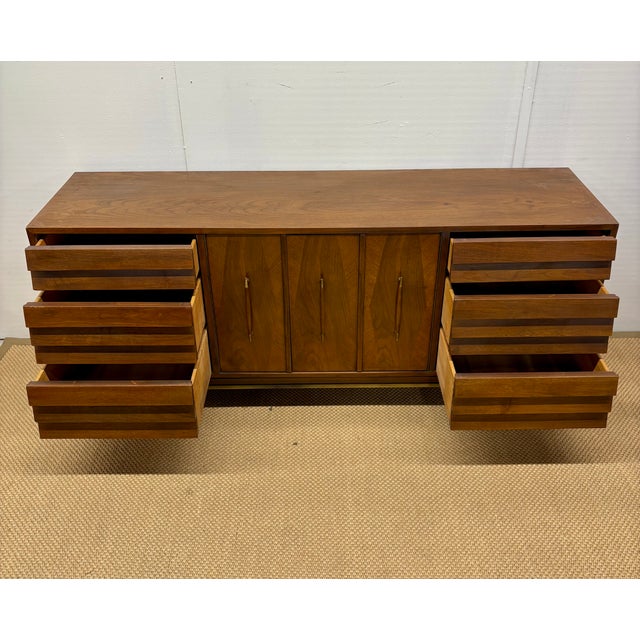 Mid-Century Modern Mid-Century Modern Sculptural Walnut Dresser or Credenza Sideboard by American of Martinsville For Sale - Image 3 of 8