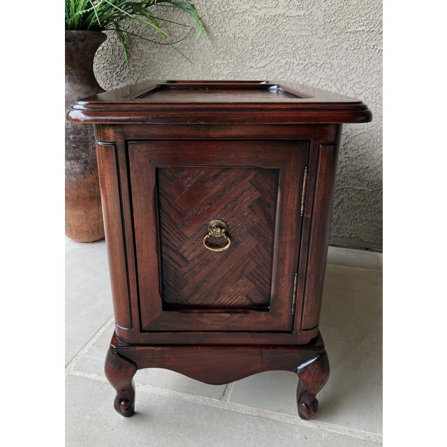 Mid 20th-Century French Provincial-Style Mahogany Chairside/Bedside Cabinet & Media Storage Table For Sale - Image 15 of 18