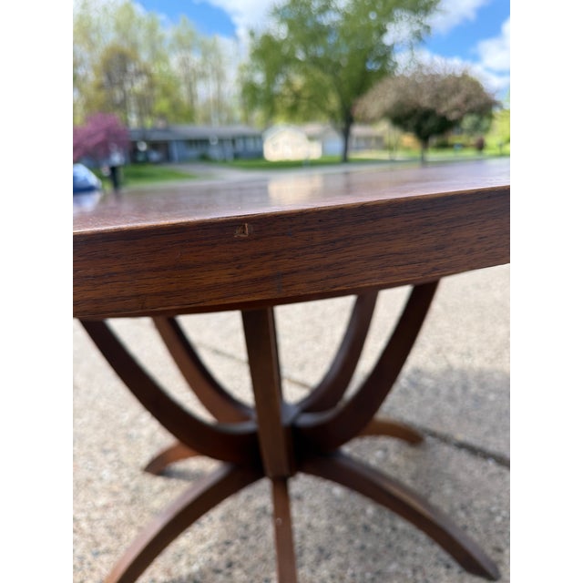 1940s Chet Beardsley Mid-Century Modern Round Walnut Dining Table, Sculptural Pedestal Base For Sale - Image 9 of 10
