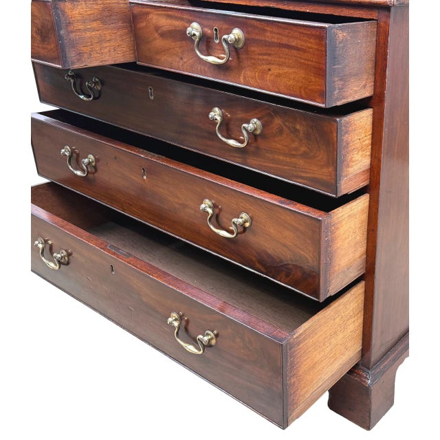 An attractive, good quality and extremely useful georgian chest of drawers which is of is typical mid 18th century design....