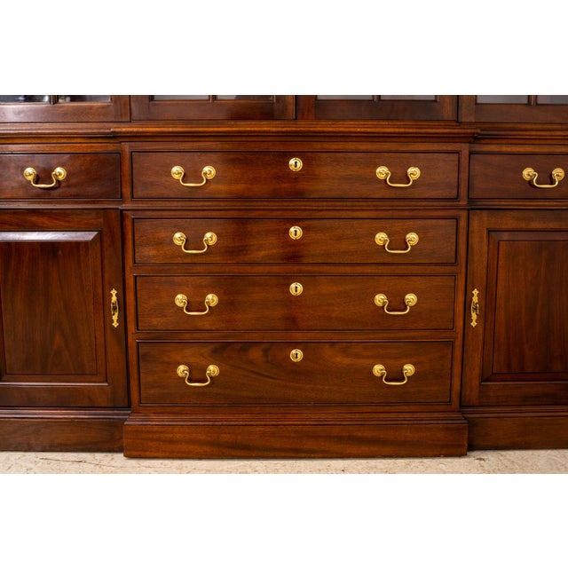 1980s Stickley Mahogany 4 Door Breakfront Bookcase Cabinet For Sale - Image 11 of 18
