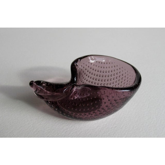 Alfredo Barbini C.1960's Italian Hand Blown Alfredo Barbini Murano Salt Cellar Mauve With Bullicante Bubble Inclusions For Sale - Image 4 of 10