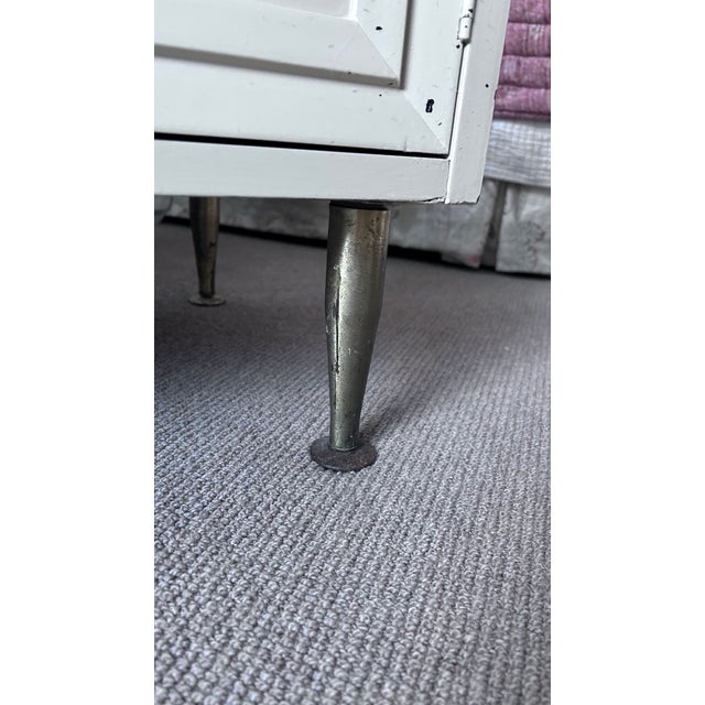 1970s Dorothy Draper Style Nightstands, A Pair For Sale - Image 11 of 17