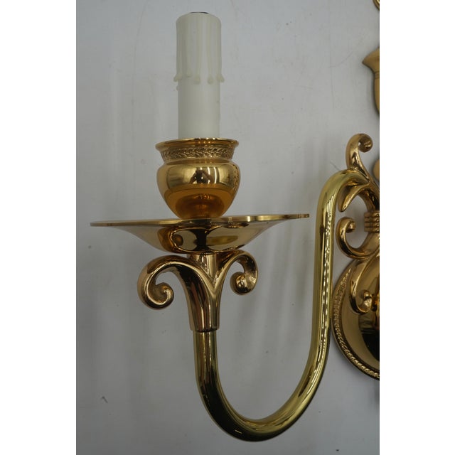 1980s Pair Colonial Williamsburg Style Brass Lighted Wall Sconces For Sale In Philadelphia - Image 6 of 10
