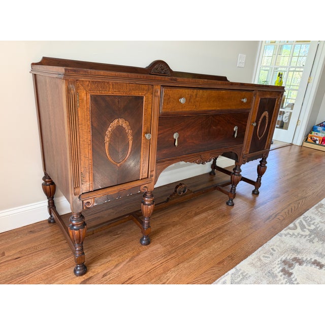 Vintage Hepplewhite-Style Sideboard / Buffet --Elegant Floral Carvings For Sale In New York - Image 6 of 8