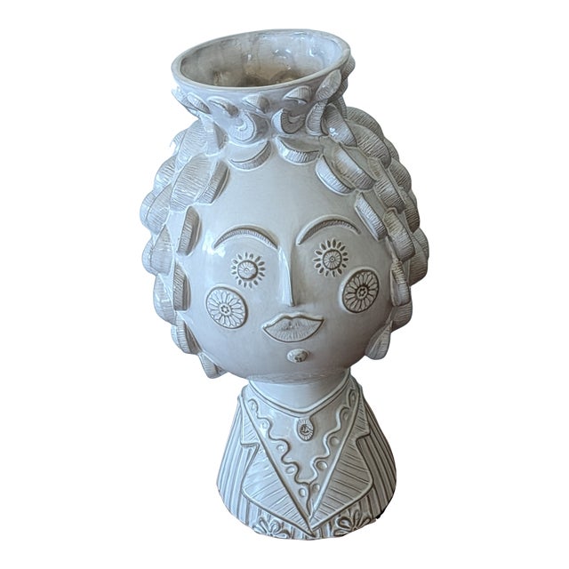 Oyster White Back-to-Back Woman-Man Face Vase For Sale
