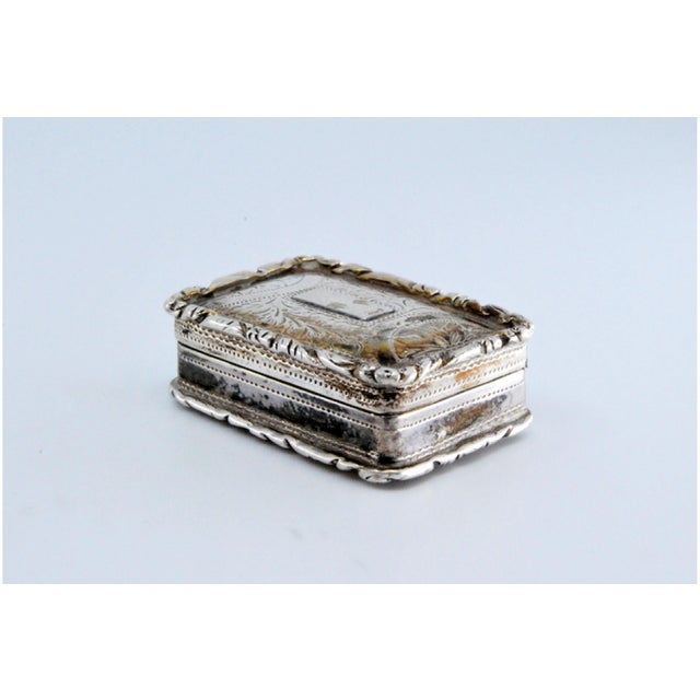 George IV Silver and Gold Vinaigrette Box with Mouldings For Sale - Image 9 of 11