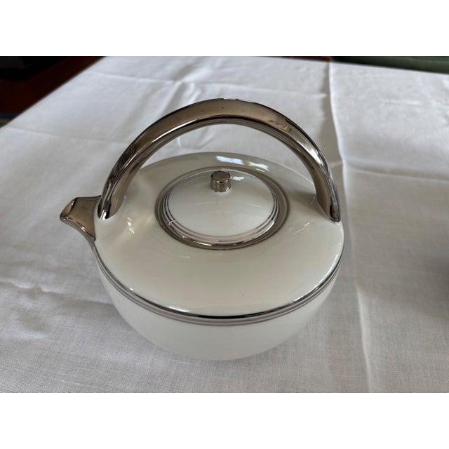 White Belle Époque Porcelain Tea Service with Silver Trim by Charles Ahrenfeldt for Limoges, 1890s, Set of 27 For Sale - Image 8 of 9