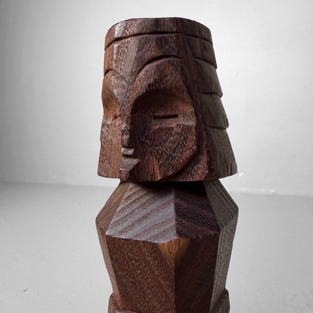 A hand-carved Nipopo in an unusually small size, with deep wood tones and a fine grain. Dimensions: height 18 cm, diameter...
