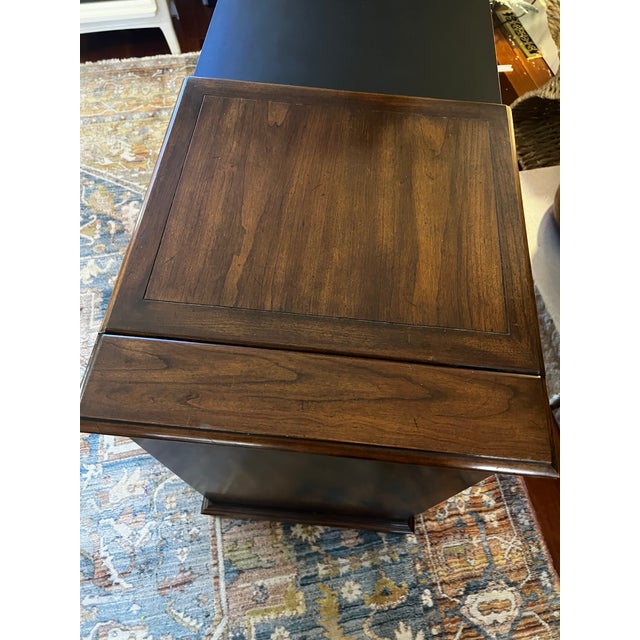 Beautiful 1980’s Cherry flip top server by Statton in excellent condition . The server features classic Chippendale style...