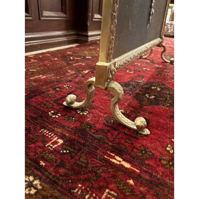 Early 20th Century French Brass Fireplace Screen With Floral & Ribbon Motifs [Sp] For Sale - Image 4 of 9