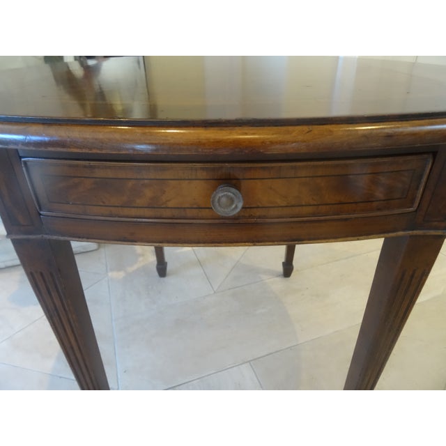 Mid 20th Century Elegant Banded Inlay American Dropleaf Pembroke Table For Sale - Image 4 of 13