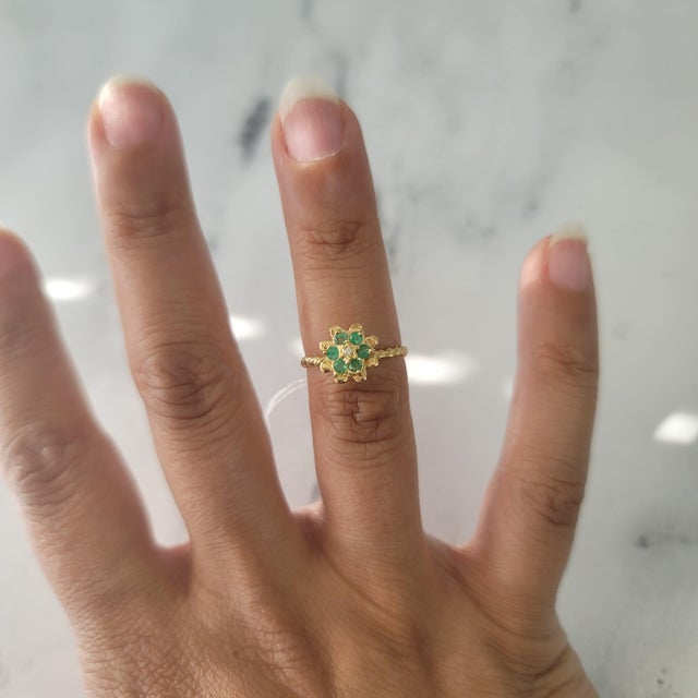 ♥ Product Summary ♥ Main Stone: Emerald Band Material: 14k Yellow Gold Weight: 2 grams Bulb Height: 9mm