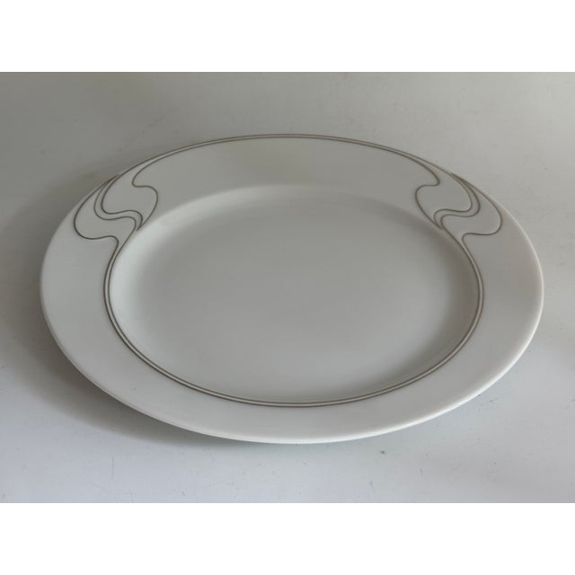 Rosenthal White and Gilt Asimmetria Salad Plates by Björn Wiinblad for Rosenthal Studio Linie, 1992, Set of 6 For Sale - Image 4 of 8