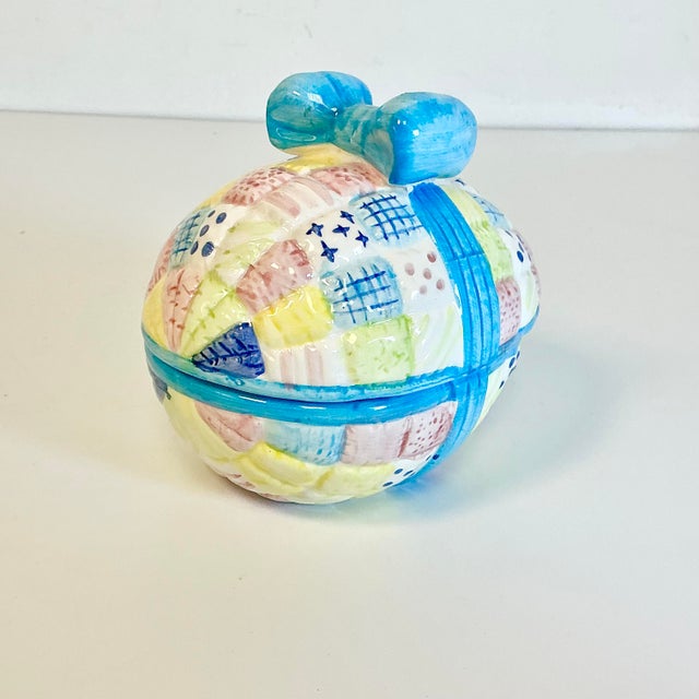 Ceramic 1970s Vintage Boho Chic Americana Folk Art Ceramic Easter Eggs Box, Quilt & Bow Design - Easter For Sale - Image 7 of 18